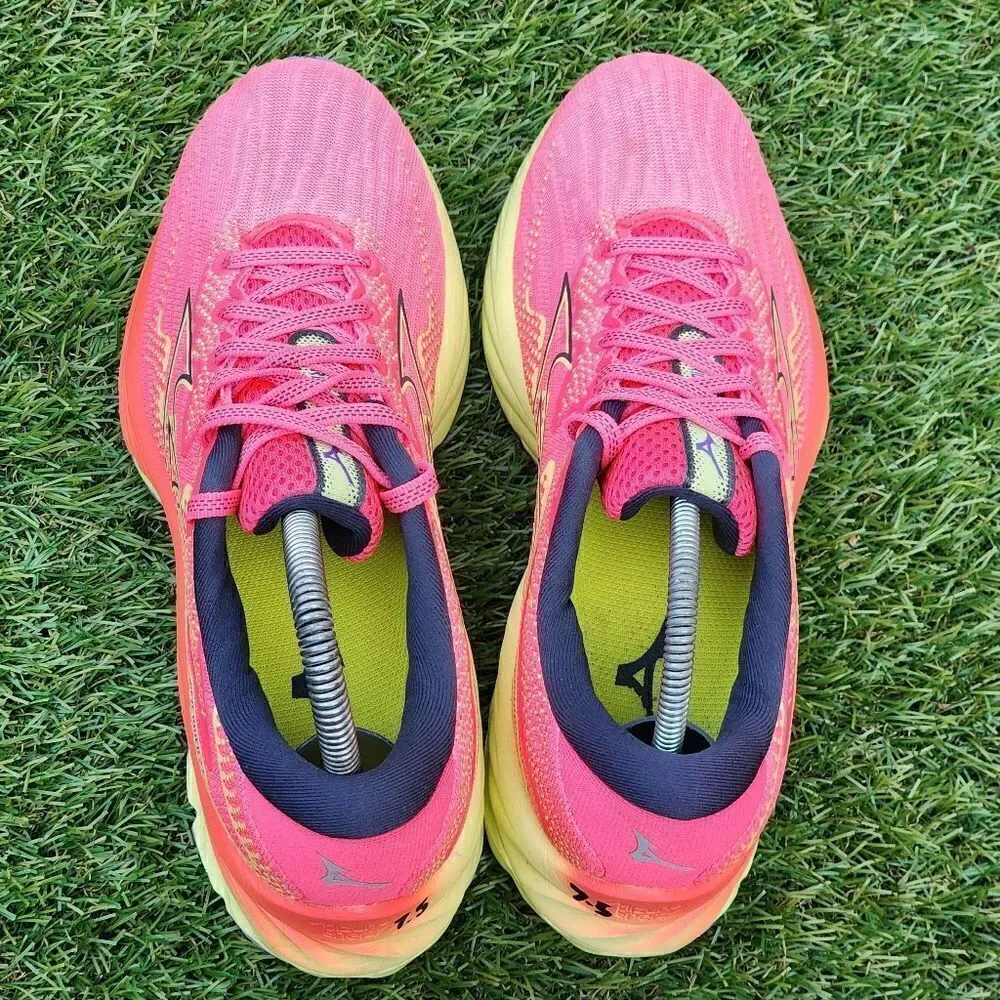 MIZUNO WAVE RIDE 7 - Womens Athletic Shoes - SIZE 7.5 ***permanent Marker Mark**